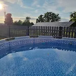 Villa W Malym Sadzie *