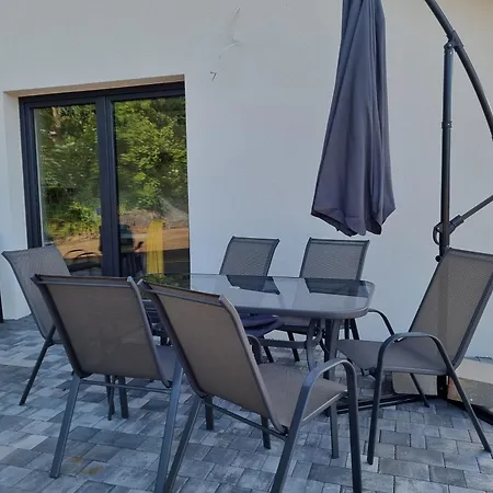 Villa W Malym Sadzie